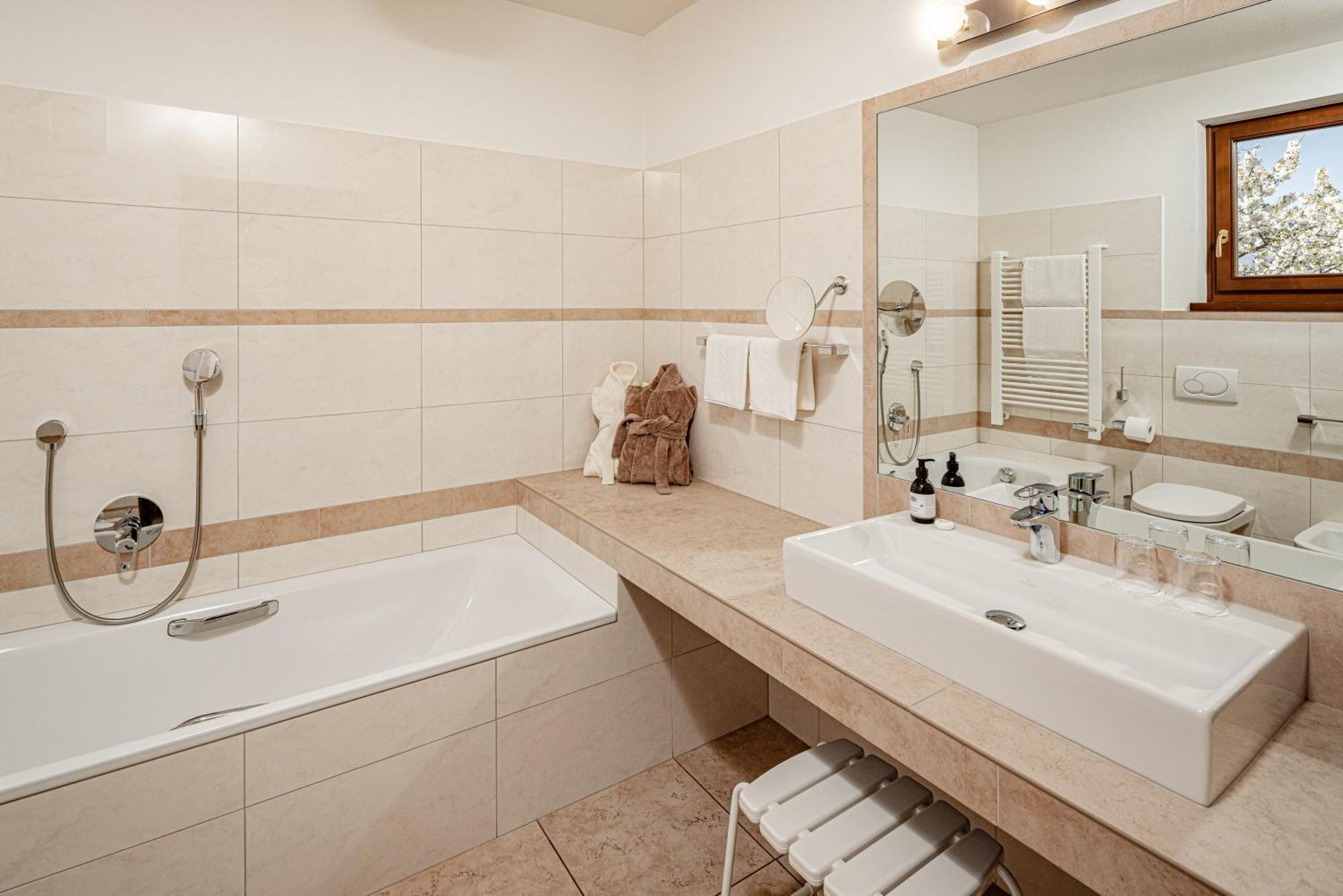 Hotel Haus Am Hang Caldaro Cameră foto