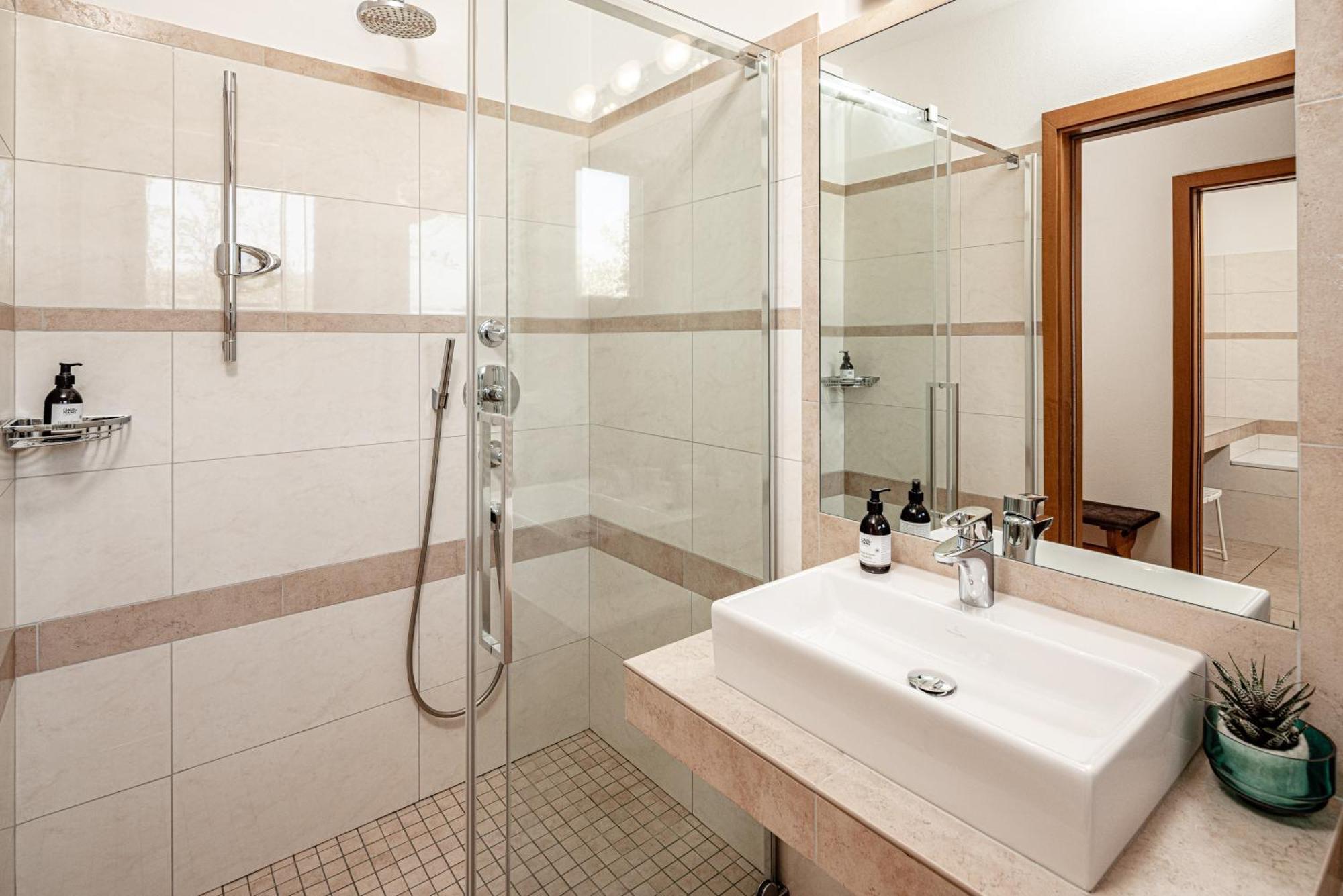 Hotel Haus Am Hang Caldaro Cameră foto